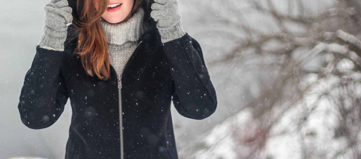 Cómo vestirse para ir a la nieve - ¡Descubre cómo protegerte del frío y  todo lo que debes llevar!