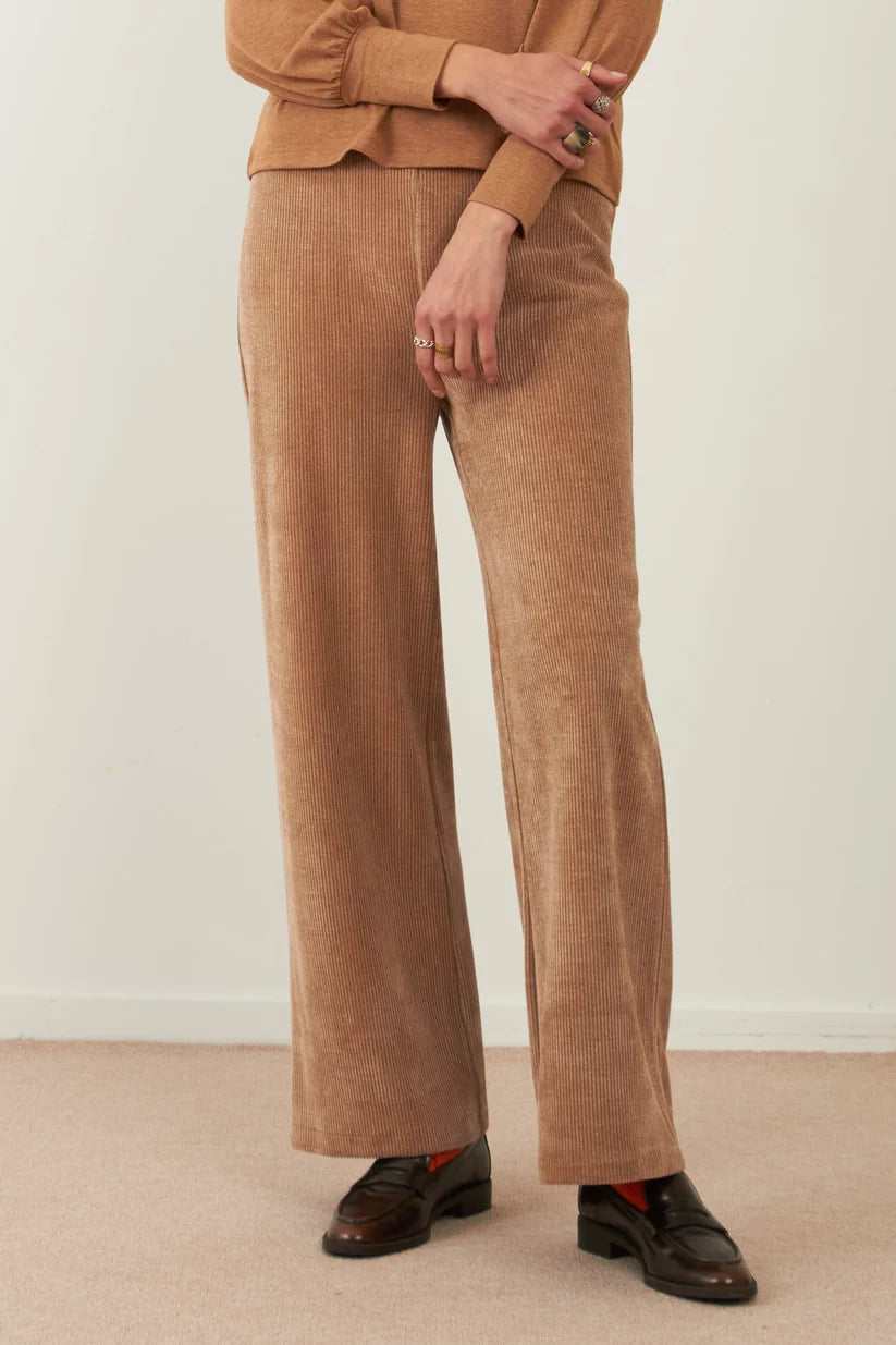 PANTALÓN COLA