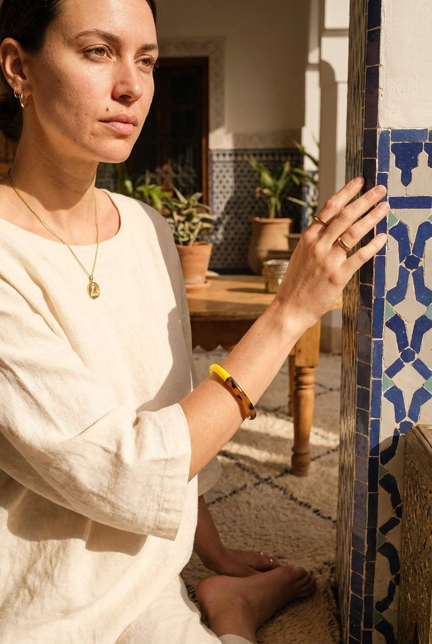 JONC EN CORNE DE BUFFLE LAQUÉE COULEUR ET MOTIF LÉOPARD JAUNE - BOHM Bracelet