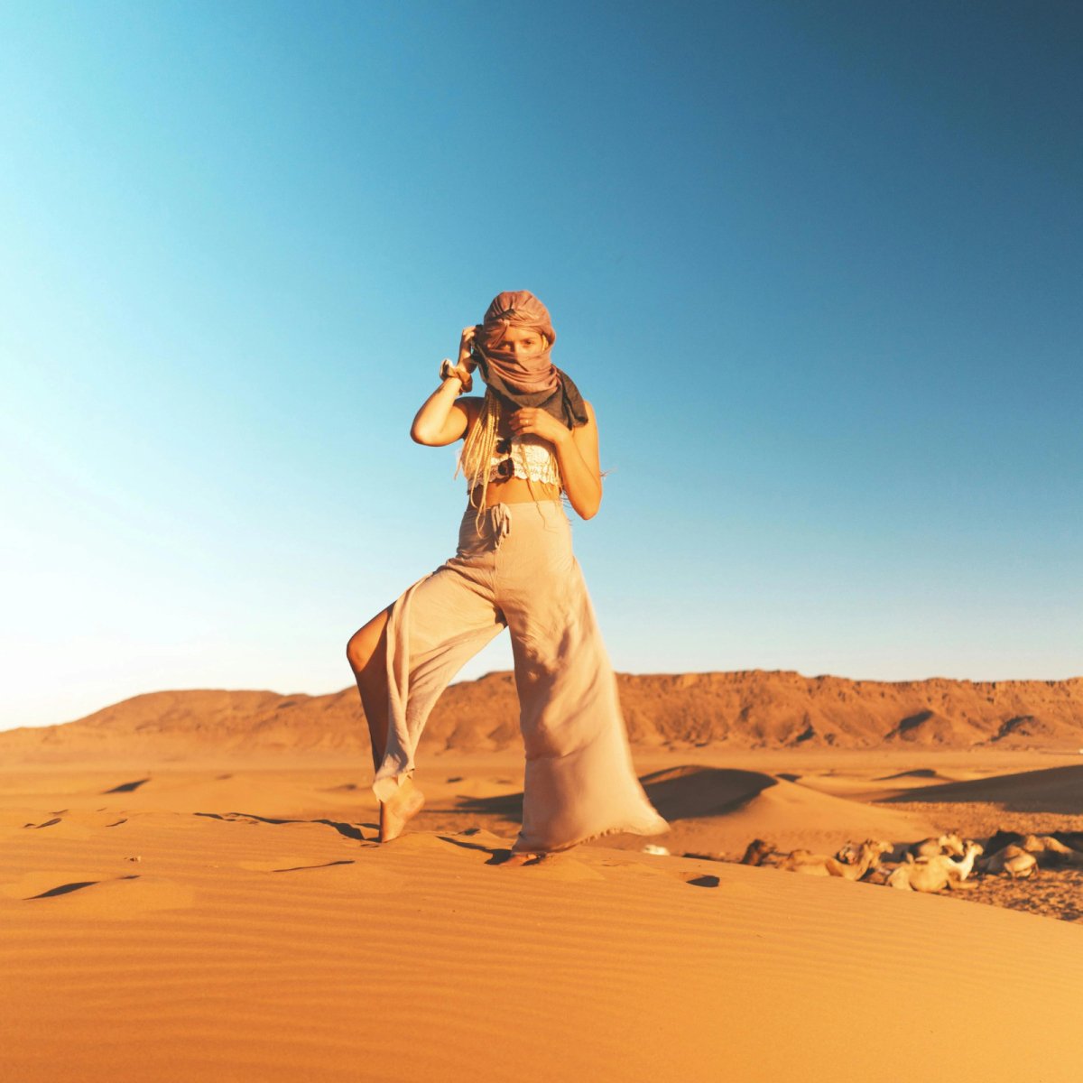 Le Pantalon Camel : L'Incontournable Polyvalent de Votre Garde-Robe - Loëla