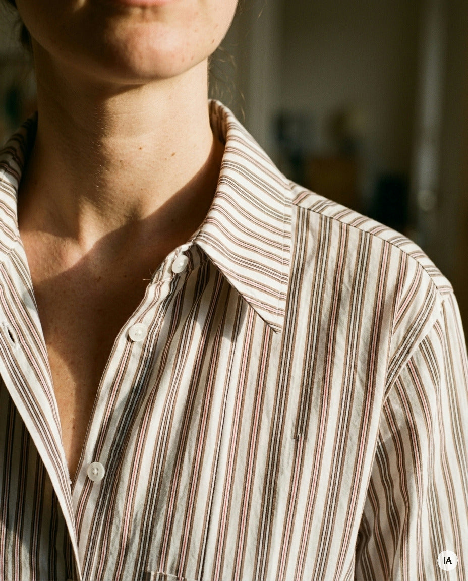 CHEMISE ICONIC RAYURES BEIGES - MINUIT DOUZE Chemise — Image générée par IA