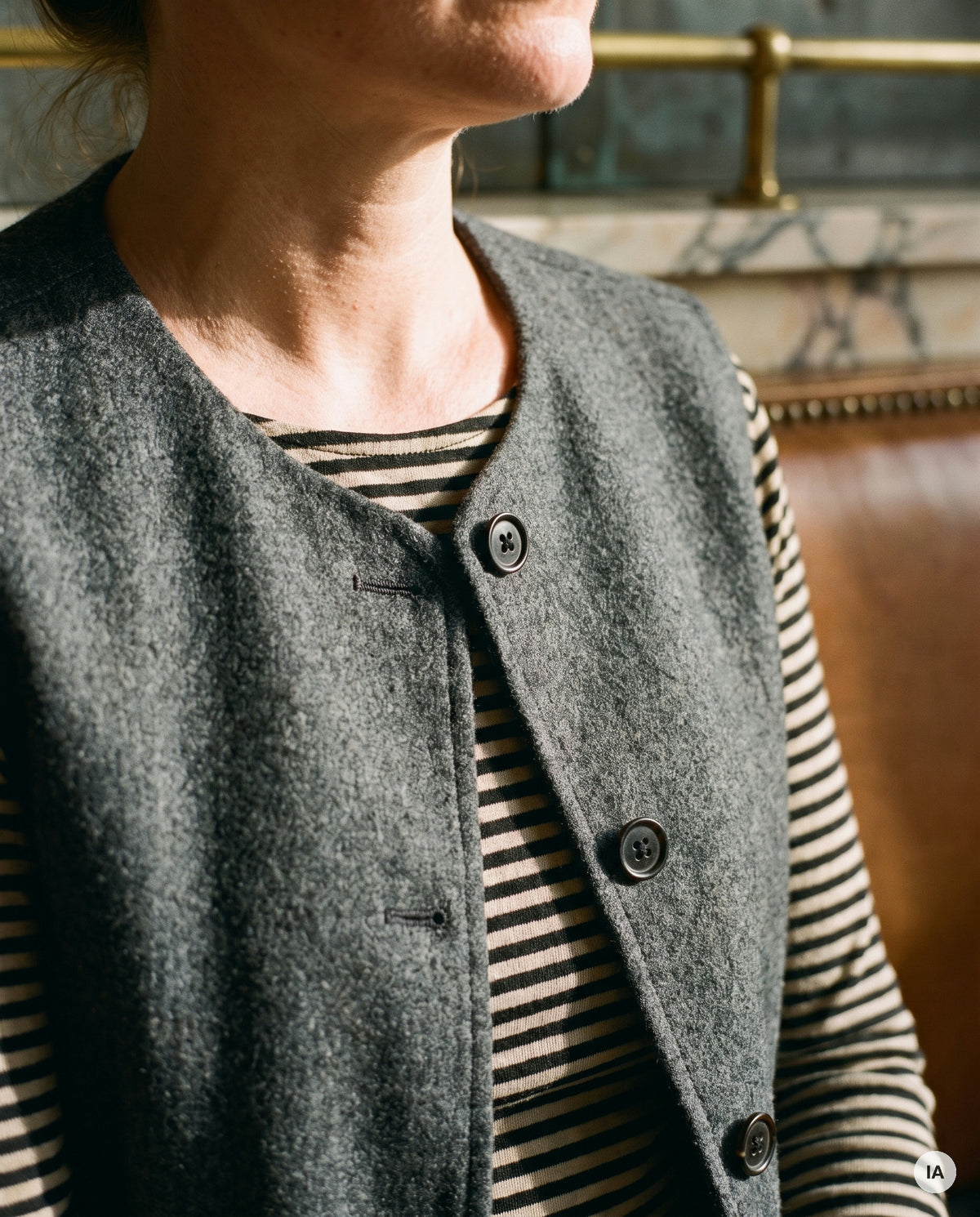 GILET BETY GRIS - OPULLENCE Gilet — Image générée par IA