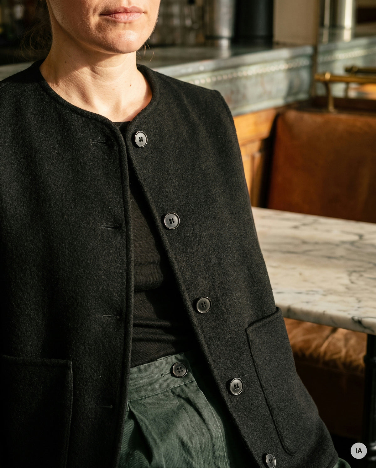 GILET BETY NOIR - OPULLENCE Gilet — Image générée par IA
