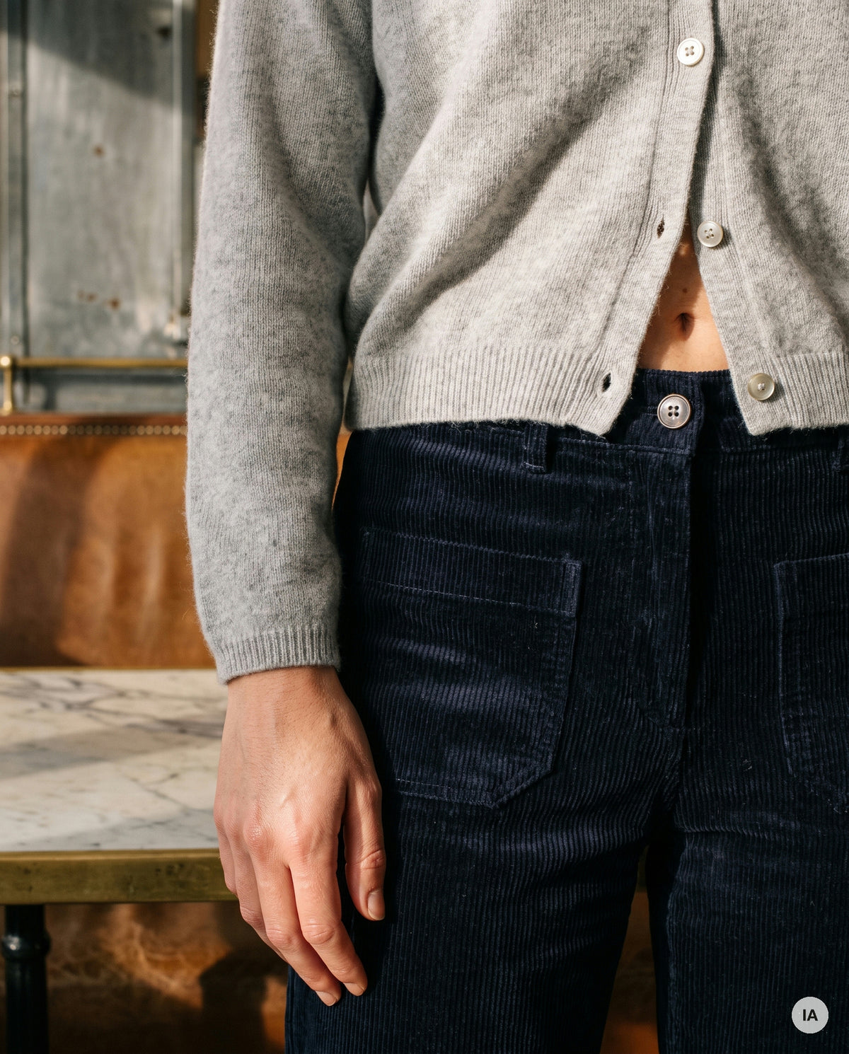 PANTALON CANELLE NAVY - ORFEO Pantalon — Image générée par IA