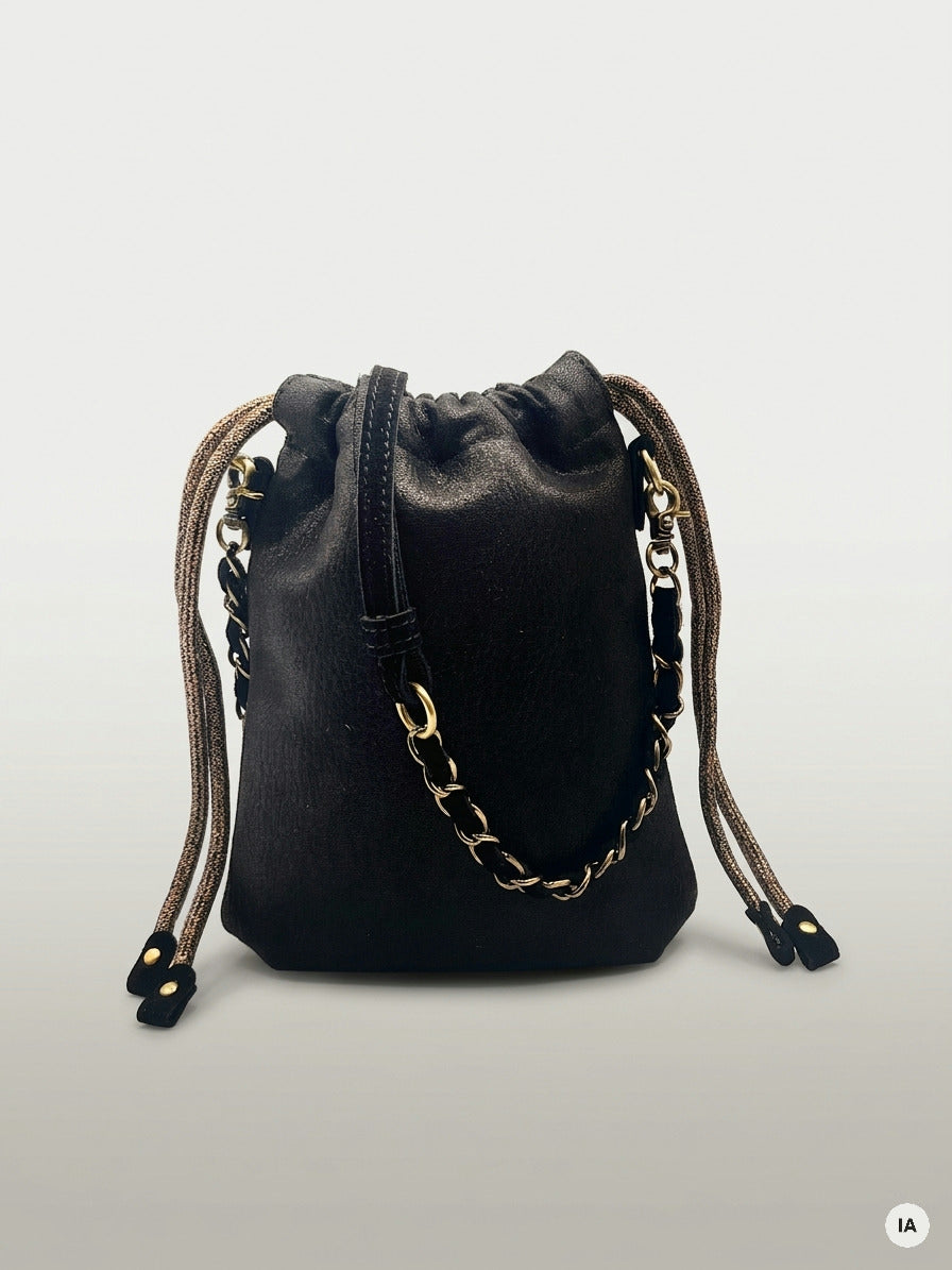 SAC MAI GR NOIR - MILA LOUISE Pochette — Image générée par IA